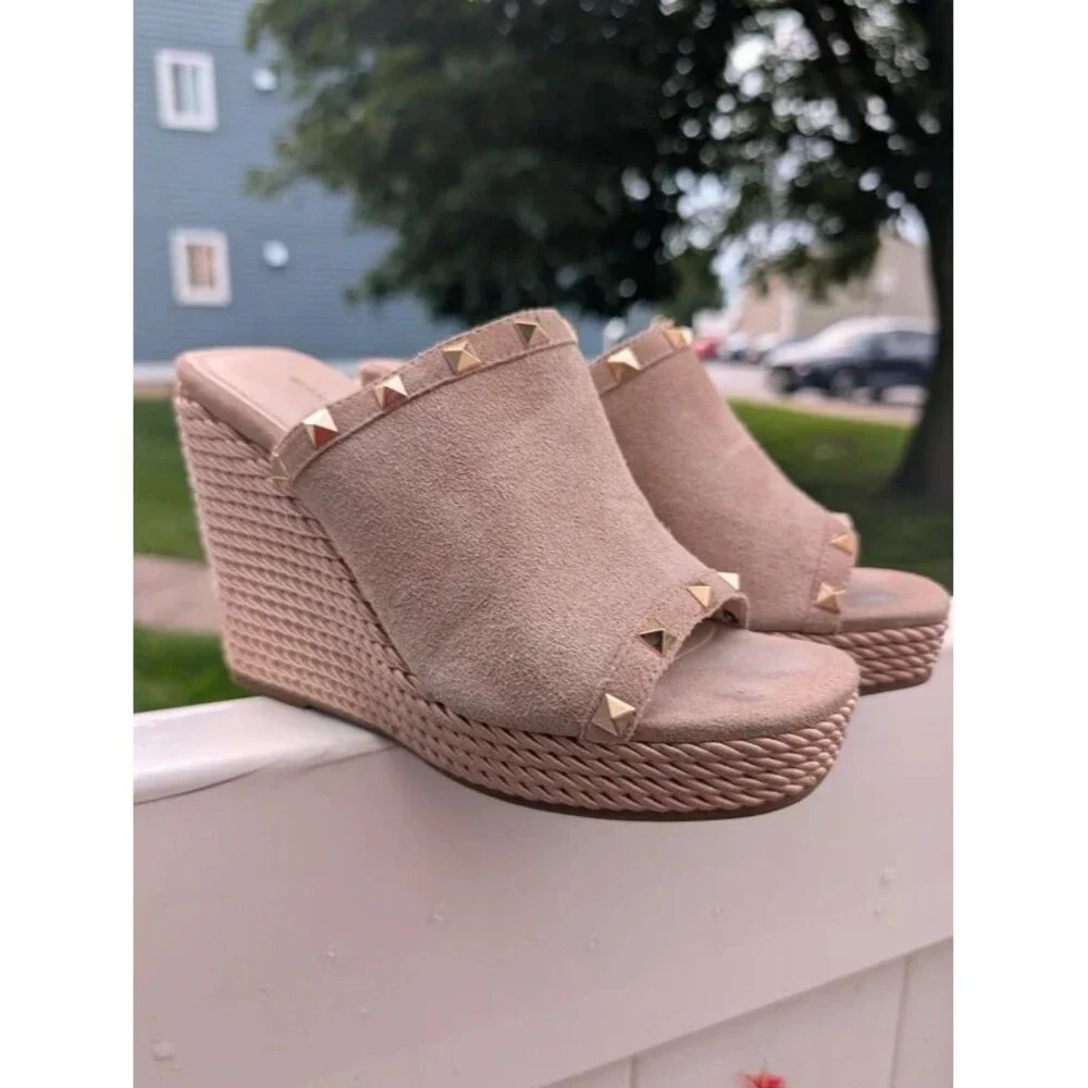 Marc Fisher Women’s Beige Suede Studded Open Toe Slip-On Wedge Mule US 6M